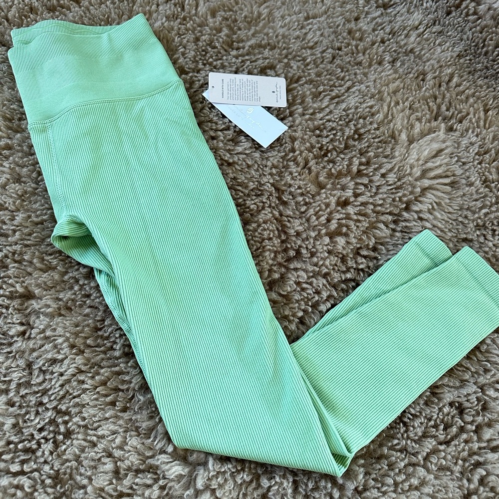 Spiritual Gangster Love Sculpt Legging . Size xs/small .